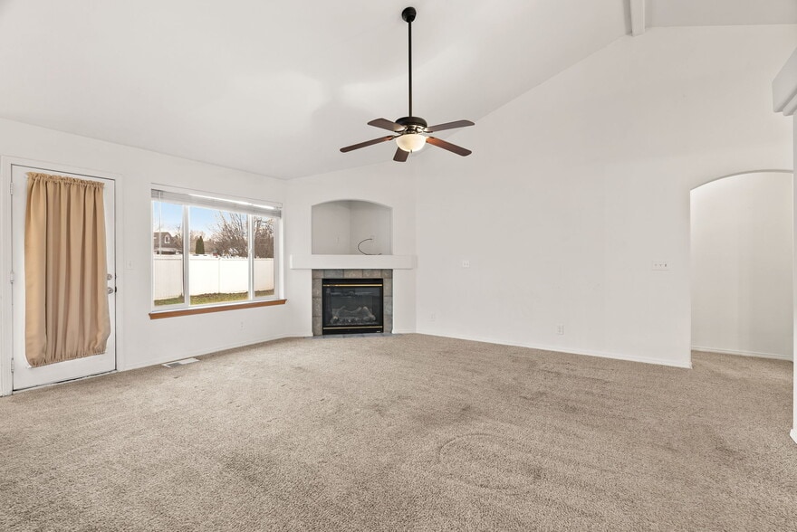 Building Photo - 5957 N Saint Croix Dr