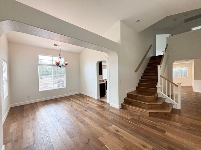 Building Photo - Stunning Four Bedroom Three Bathroom Home in Folsom