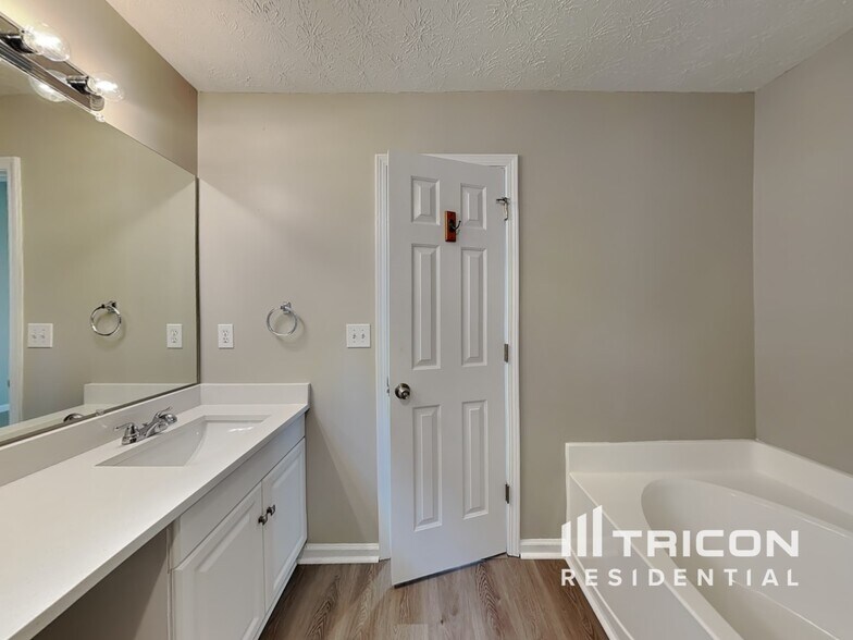 Building Photo - 2420 Lofton Ct