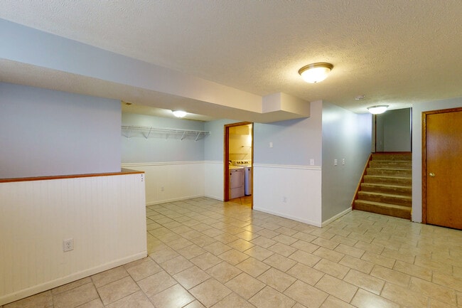 Building Photo - 492 S Peace Rd
