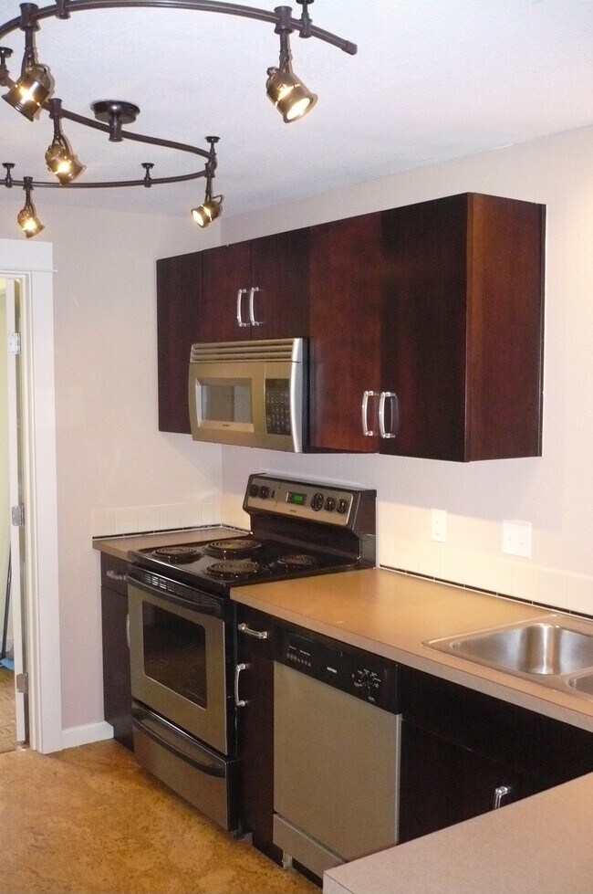 Building Photo - 742 Kirkland Cir