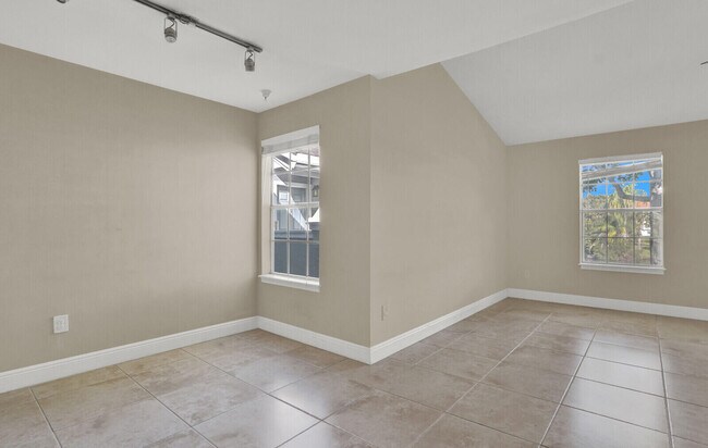 Building Photo - 1215 Crystal Way