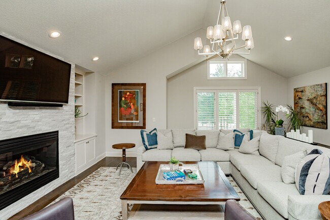 Family Room - 515 River St