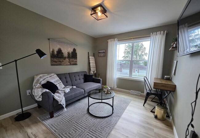 Building Photo - 2114 Pine View Dr