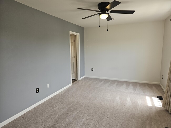 Building Photo - 201 Stull Ct