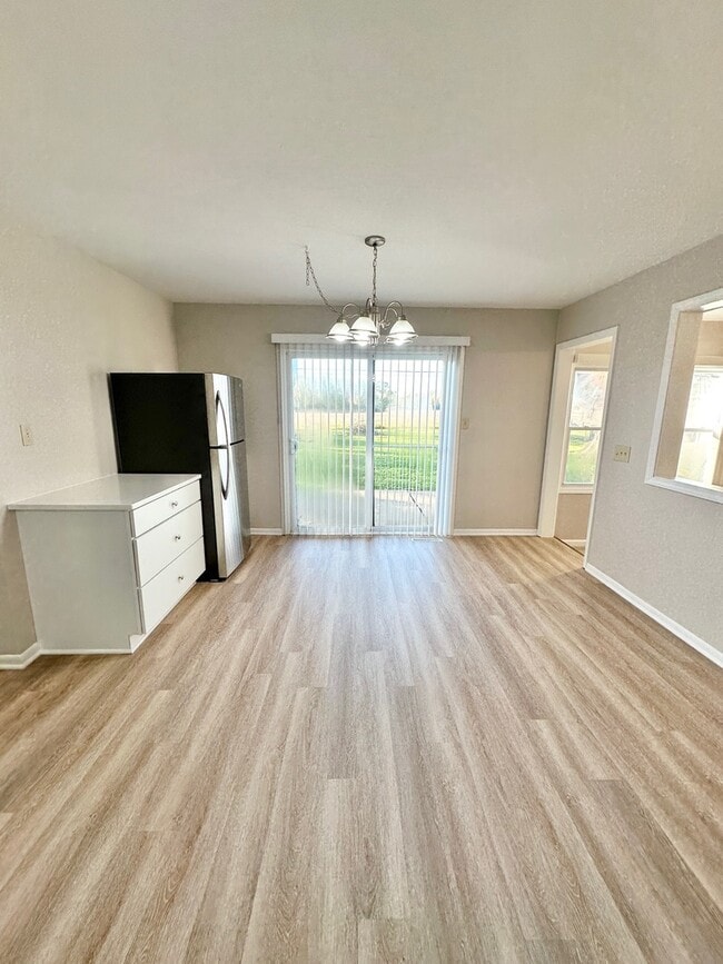 Building Photo - 3003 Killarney Dr