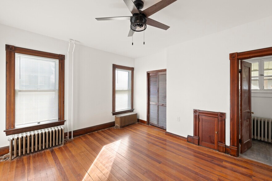 Building Photo - 301 S Braddock St