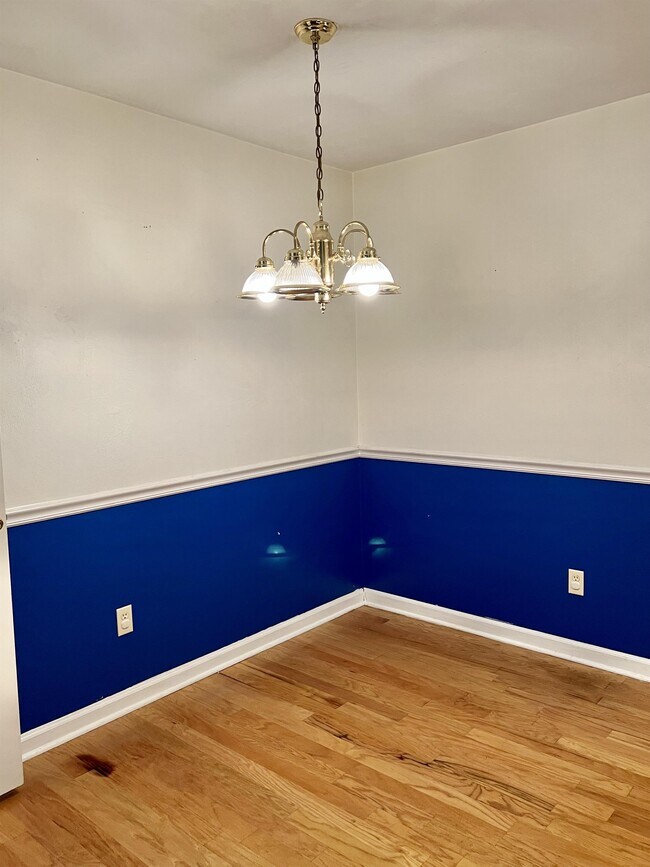 Building Photo - 3011 Richview Park Cir S