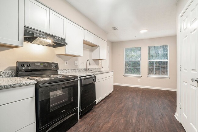 Building Photo - Newly Renovated 2BR/2BA Bottom Floor Condo...