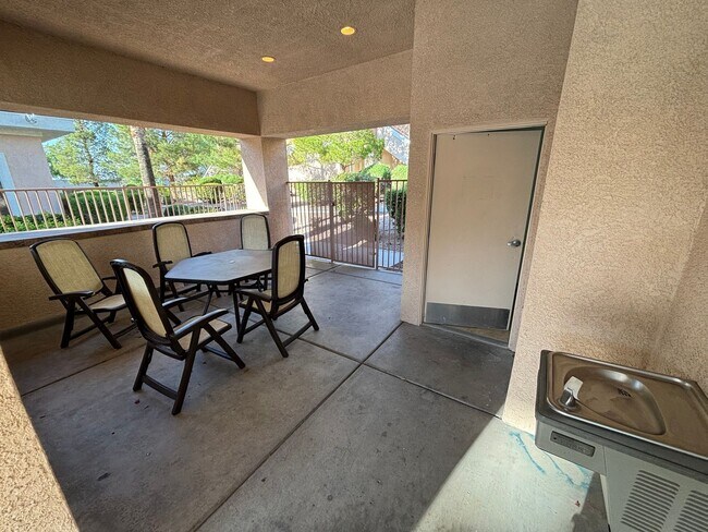 Building Photo - Beautiful 2Bed/2Bath Condo located in the ...