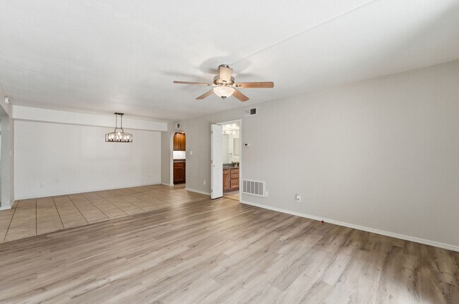 Building Photo - Prime Scottsdale Living | 2 Master Suites + Private Patio Retreat