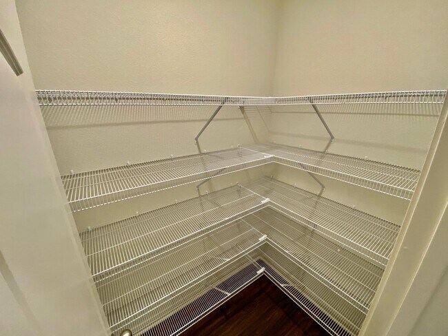 Building Photo - Experience Luxury Living: 4 Beds, 2.5 Bath...