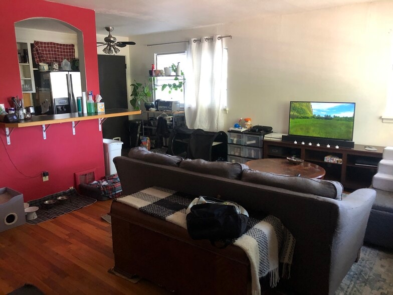 Building Photo - 1010 NW Fisk St