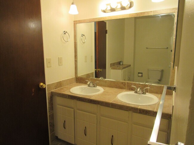 Building Photo - Spacious Bi Level home backing to open space