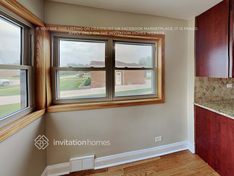 Building Photo - 11145 Boeger Ct