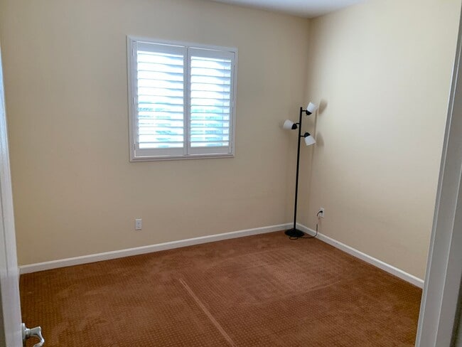 Building Photo - Beautiful 5 Bedroom, 3.5 Bath Mountain House Home W/ Office