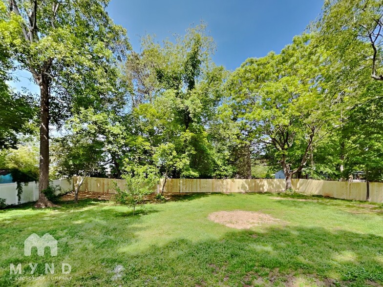 Building Photo - 200 Buckskin Dr