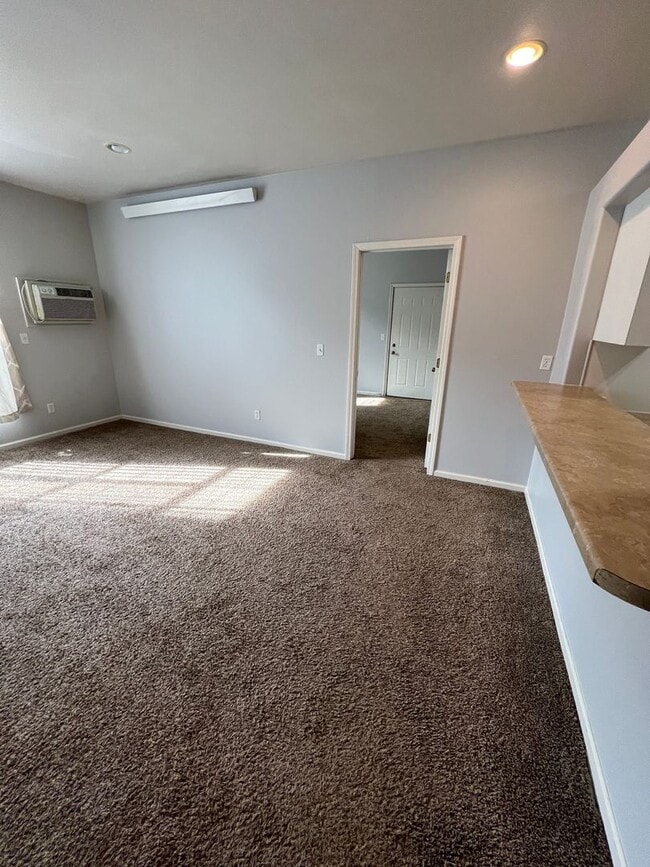 Building Photo - 1920 Monte Vista Dr