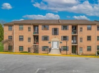 Building Photo - 3005 Valley Dr