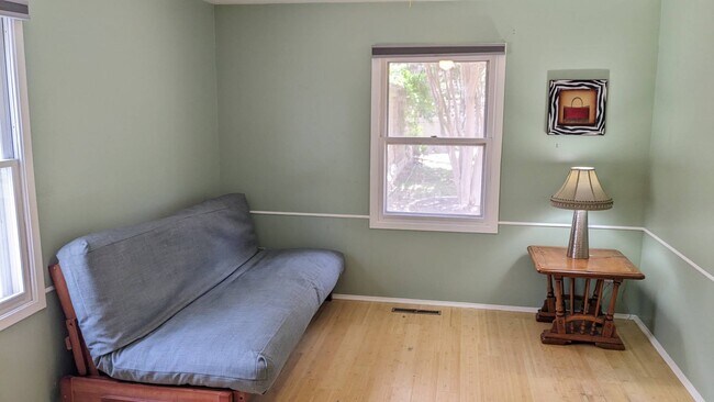 Building Photo - 104 S Tumbleweed Trail