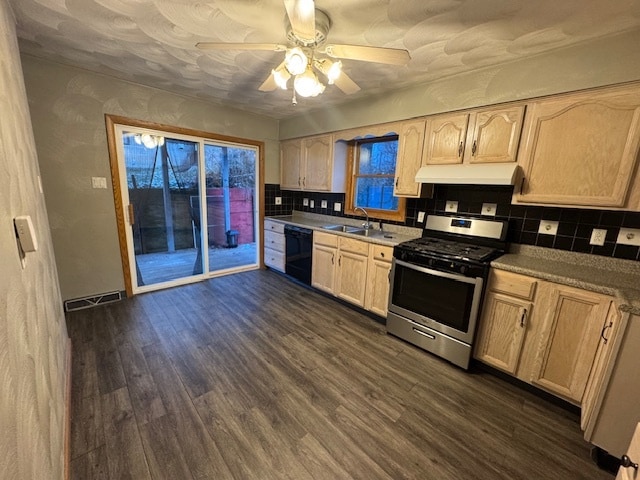 Kitchen with all Appliances - 537 Hystone Ave
