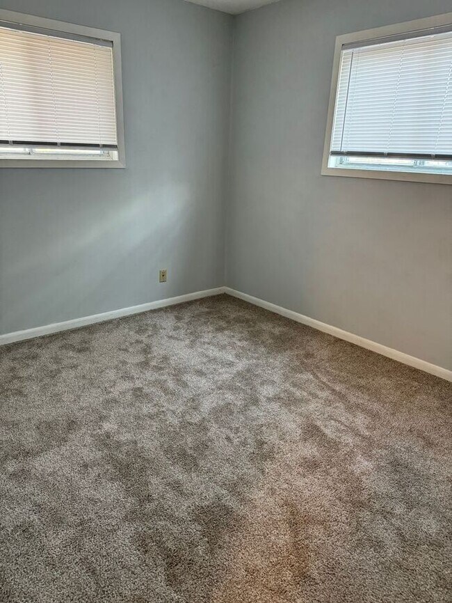Building Photo - $1,375| 3 Bedroom, 1 Bathroom House Availa...