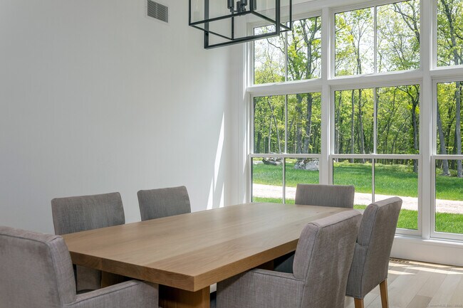 Building Photo - 36 Yuza Mini Ln