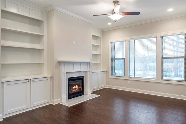 Building Photo - 3430 Steinbeck St