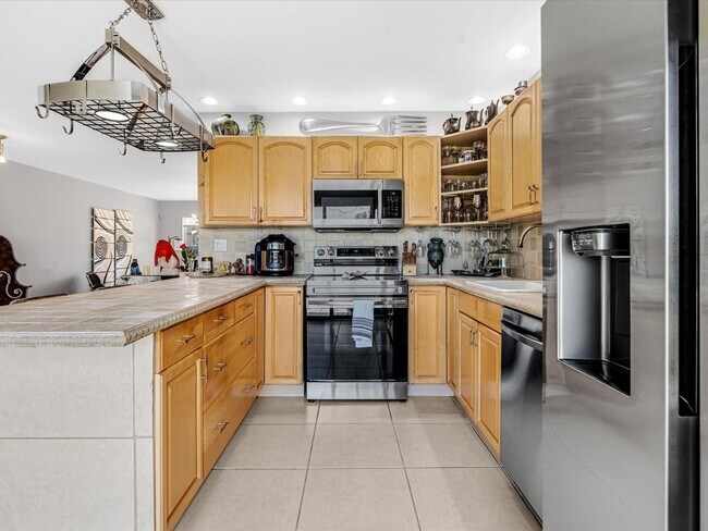Building Photo - 3370 Beau Rivage Dr