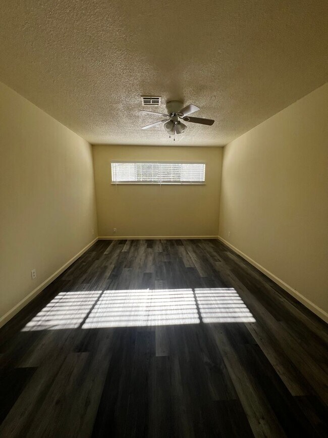 Building Photo - 5335-37 CASTLE STREET