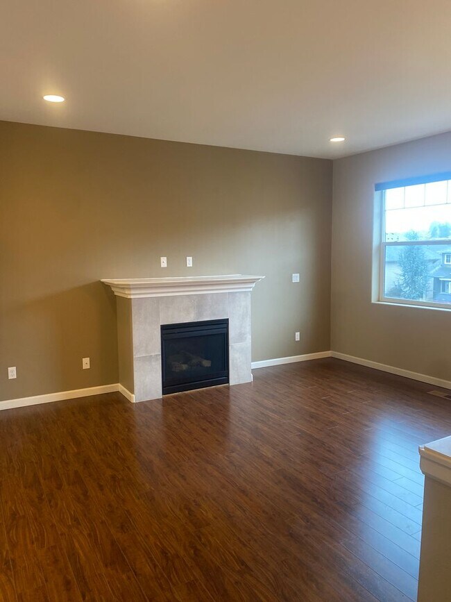 Building Photo - CLEAN AND QUIET 3bd/2ba West Salem Home - ...