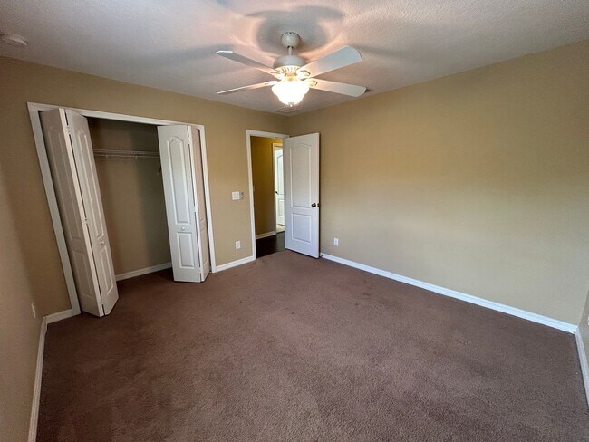 Building Photo - Available Mid May! Spacious 4/2 Single Fam...