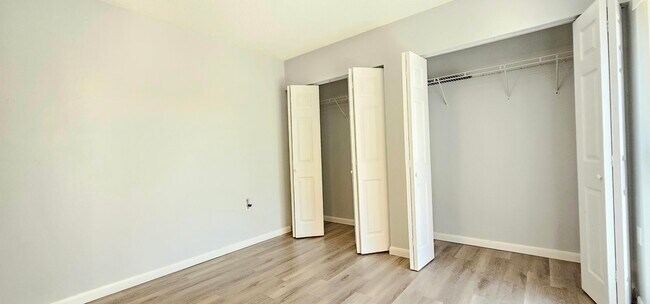 Building Photo - 539 Green Springs Pl