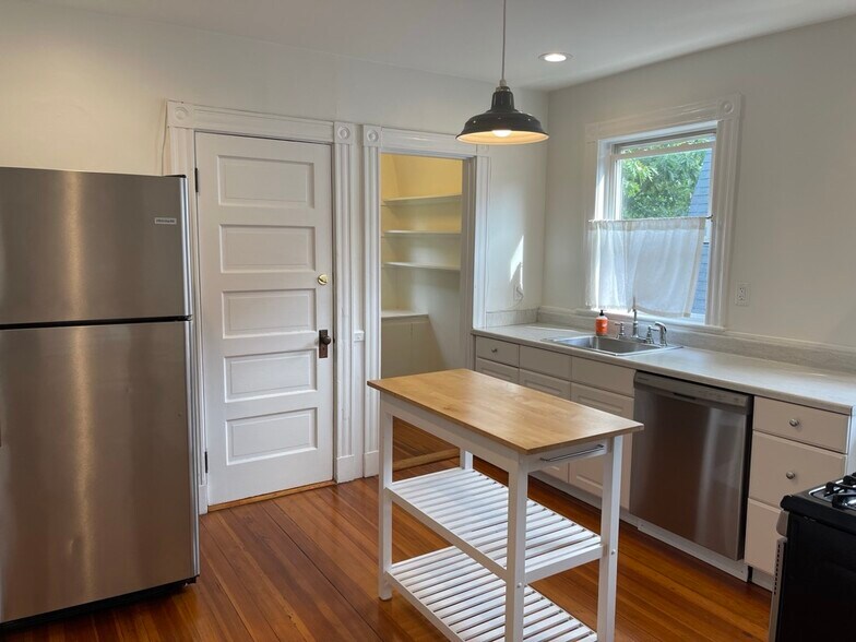 Building Photo - 11 Marion Rd