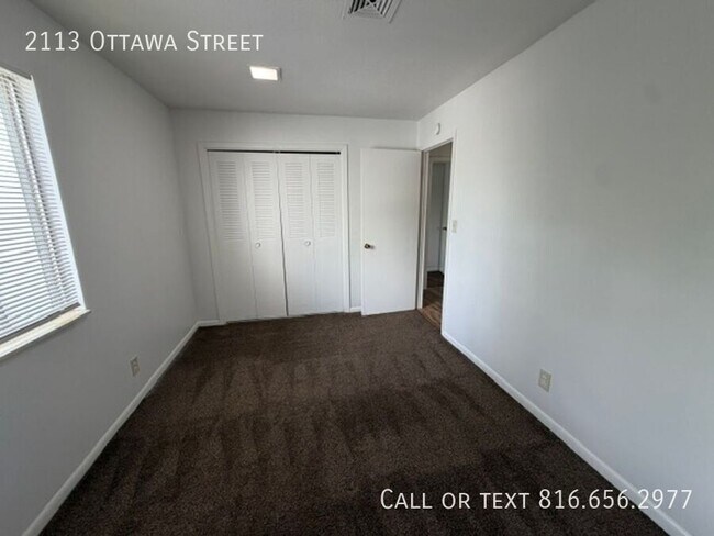 Building Photo - 2113 Ottawa St