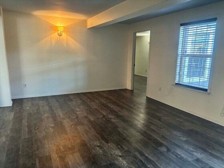 Building Photo - 803 9th Ave NW