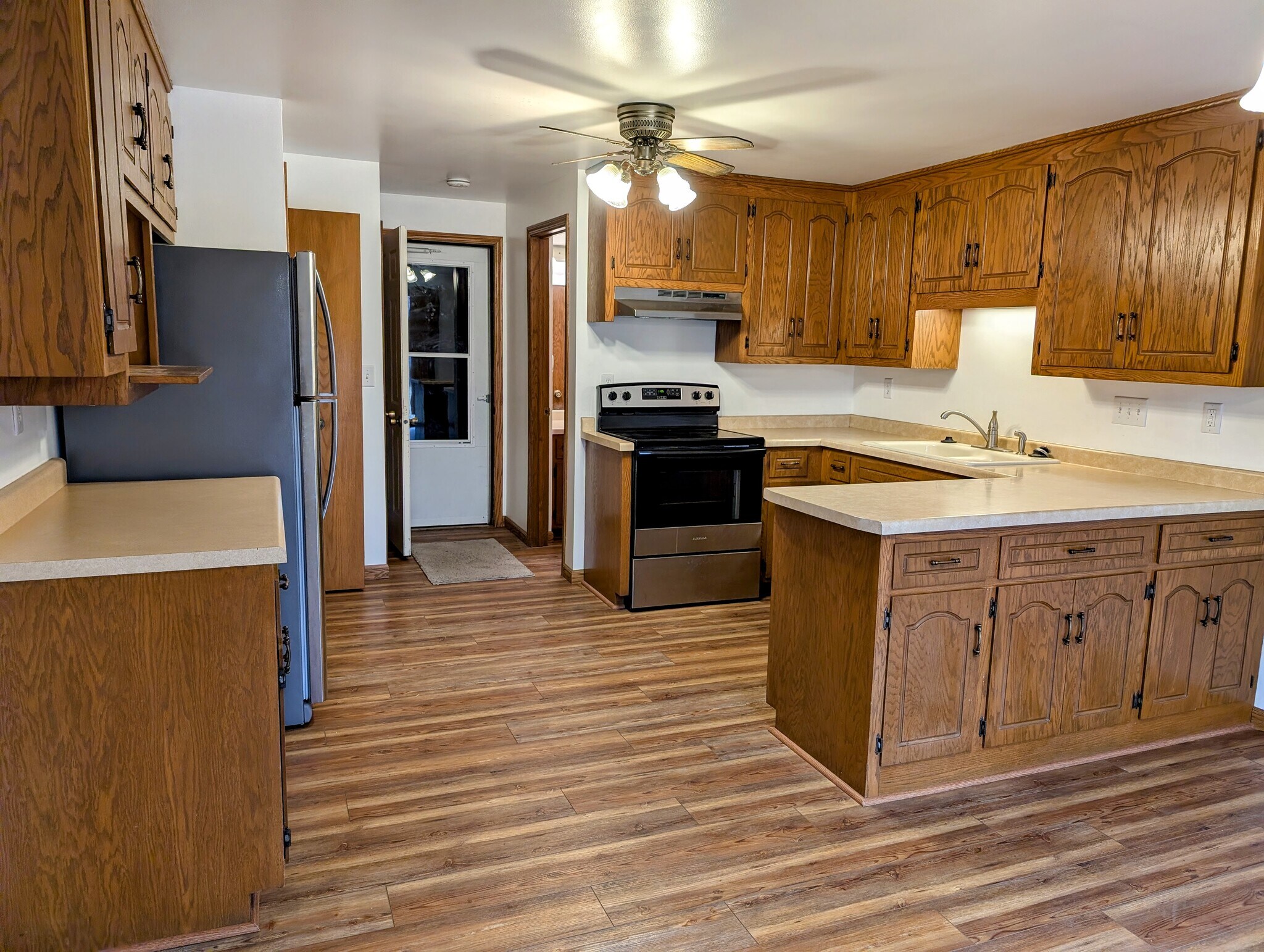 Kitchen - 2043 Hilltop Dr