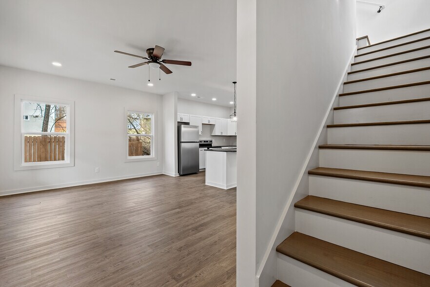 Building Photo - 4621 Julian St