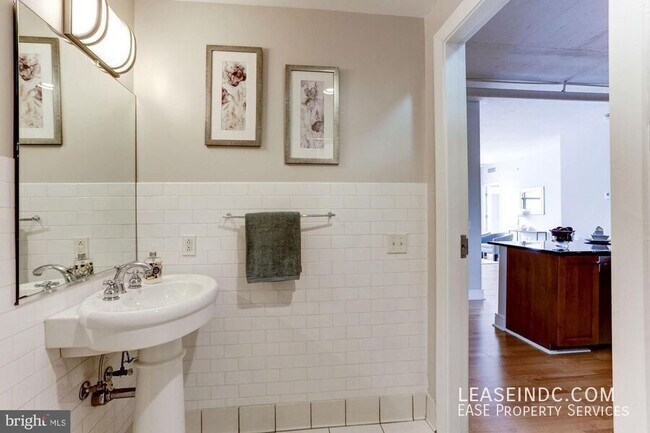 Building Photo - 809 6th St NW