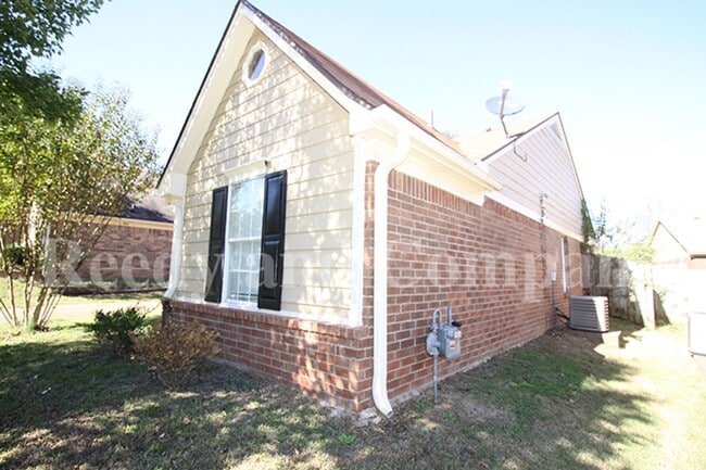 Building Photo - 9298 Charly Hill Ln