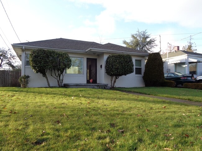 Building Photo - 2515-MHH2515 Laurel Ave NE