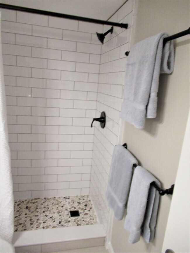 Building Photo - FURNISHED 2/2 GOLF COURSE  6 MONTH RENTAL APR. 29 - OCT. 31, 2026