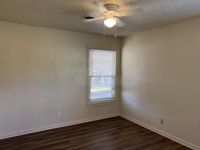 Building Photo - ***1st and 2nd Month: 2-weeks Free Rent***...