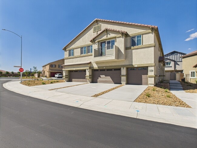 Building Photo - Elkhorn Pointe at Heartland