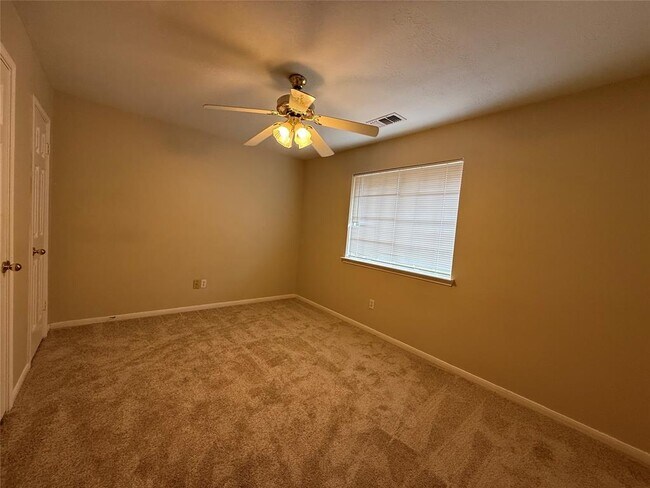 Building Photo - 4614 Russett Pl S