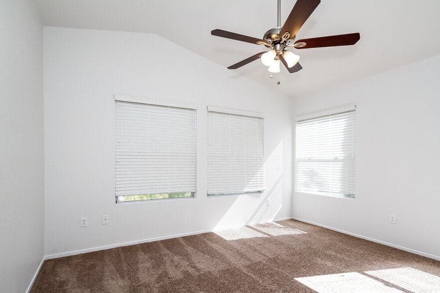 Building Photo - 1424 N Astronomy Cir