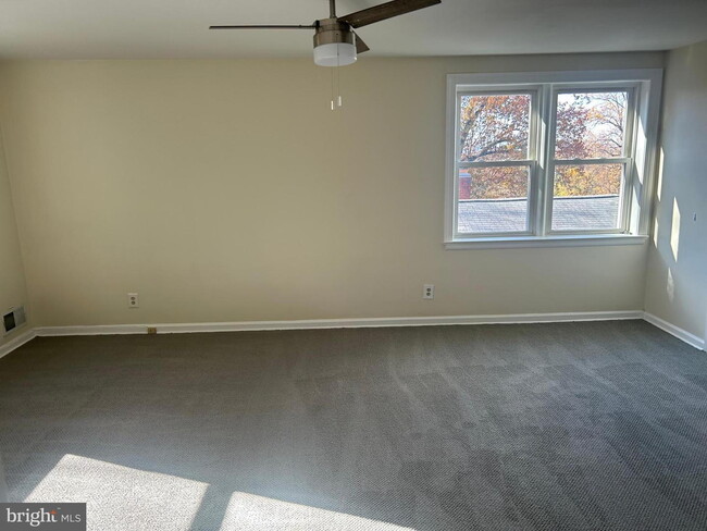 Building Photo - 3013 Nash Pl SE