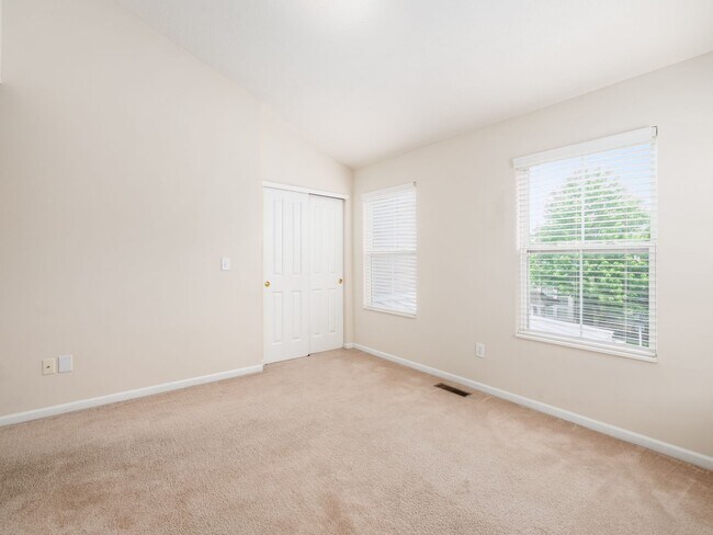 Building Photo - 53 Traditions Way