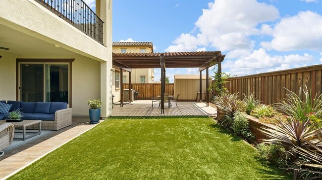 Building Photo - 788 River Bend Dr