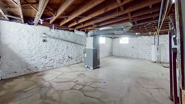 Building Photo - 798 E Whittier St